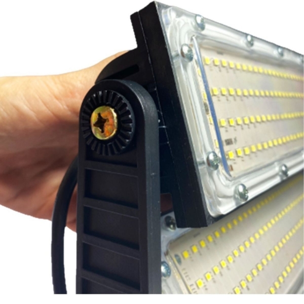 REFLETOR 200W HOLOFOTE LED OSRAM IP66 COMBATE BIVOLT - COMBATE